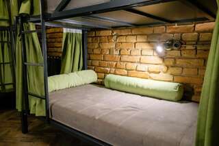 Хостелы Hello Grodno Hostel Гродно Спальное место на двухъярусной кровати в общем номере для мужчин и женщин-19